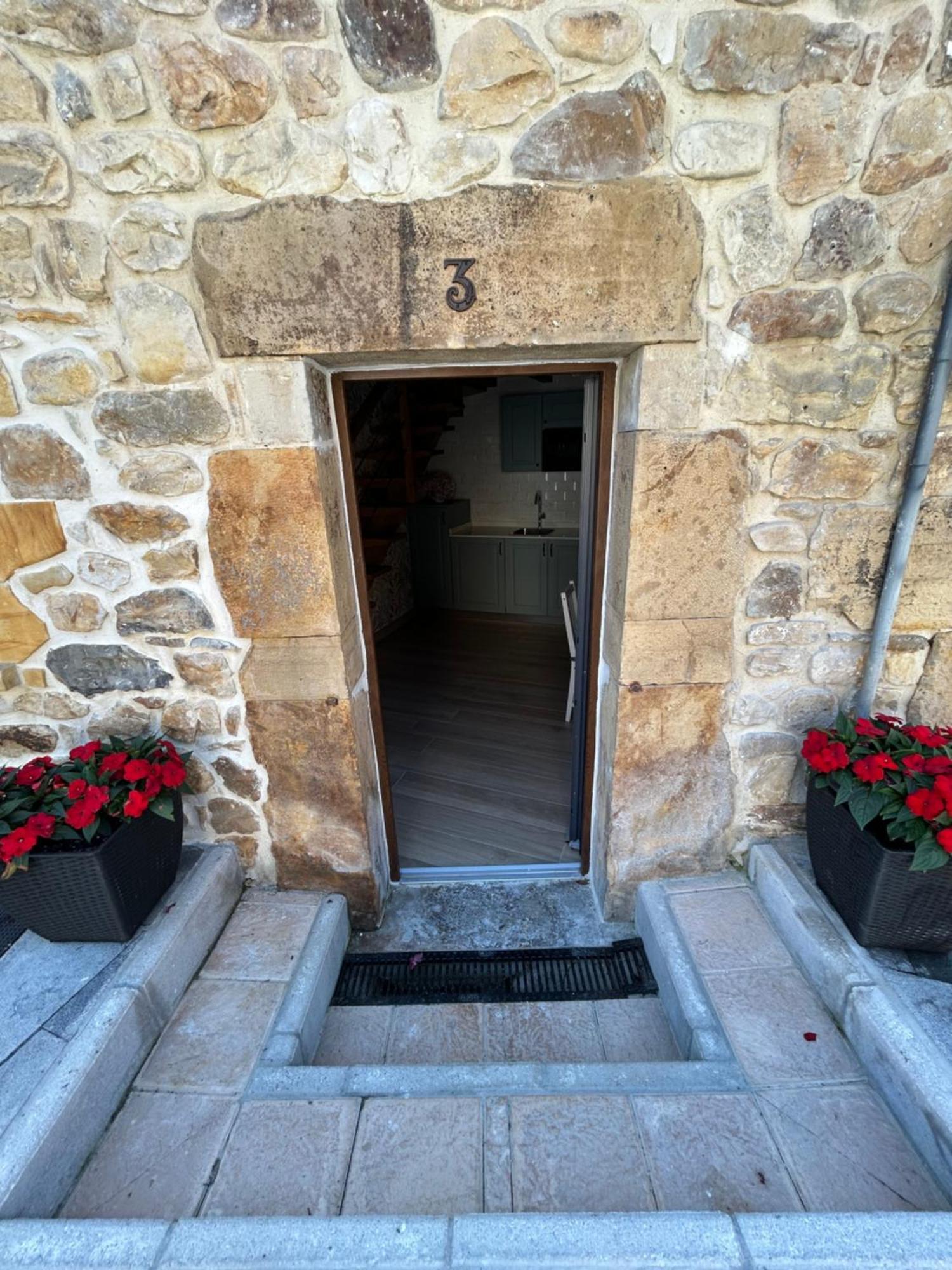 Apartamentos San Roque Arenas De Cabrales Exteriör bild