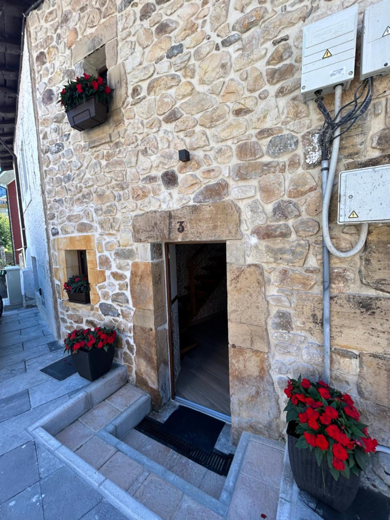Apartamentos San Roque Arenas De Cabrales Exteriör bild