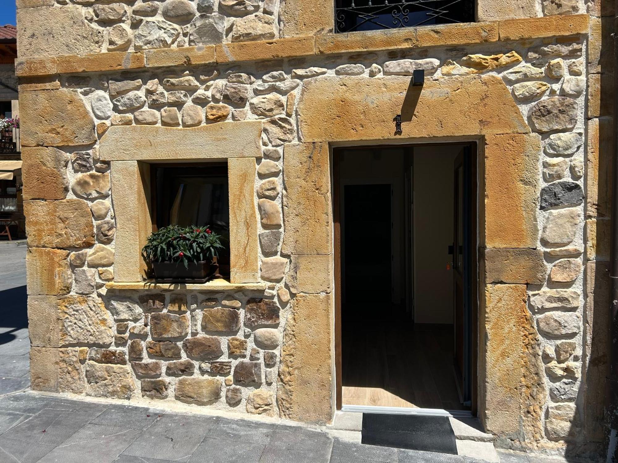 Apartamentos San Roque Arenas De Cabrales Exteriör bild